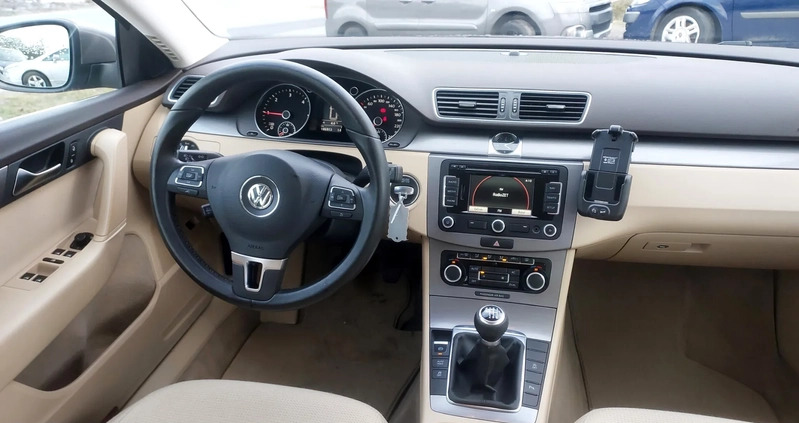 Volkswagen Passat cena 32900 przebieg: 186000, rok produkcji 2011 z Kolonowskie małe 92